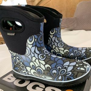 New Bogs Classics Mid Winter Snow Boots size  11